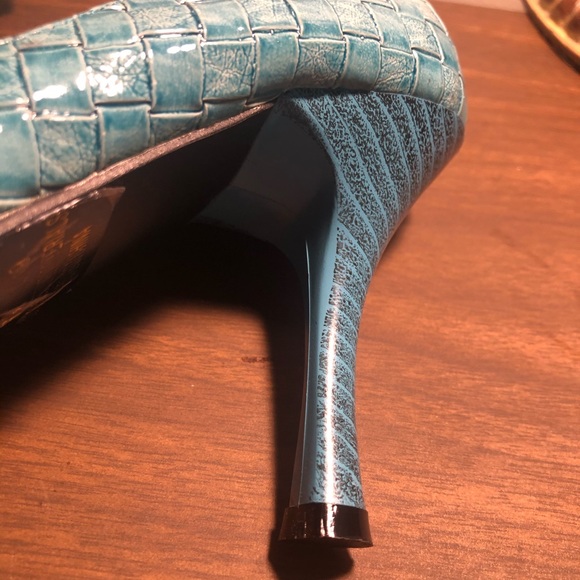 Super cool 80’s style blue pump size 6.5 - Picture 9 of 11